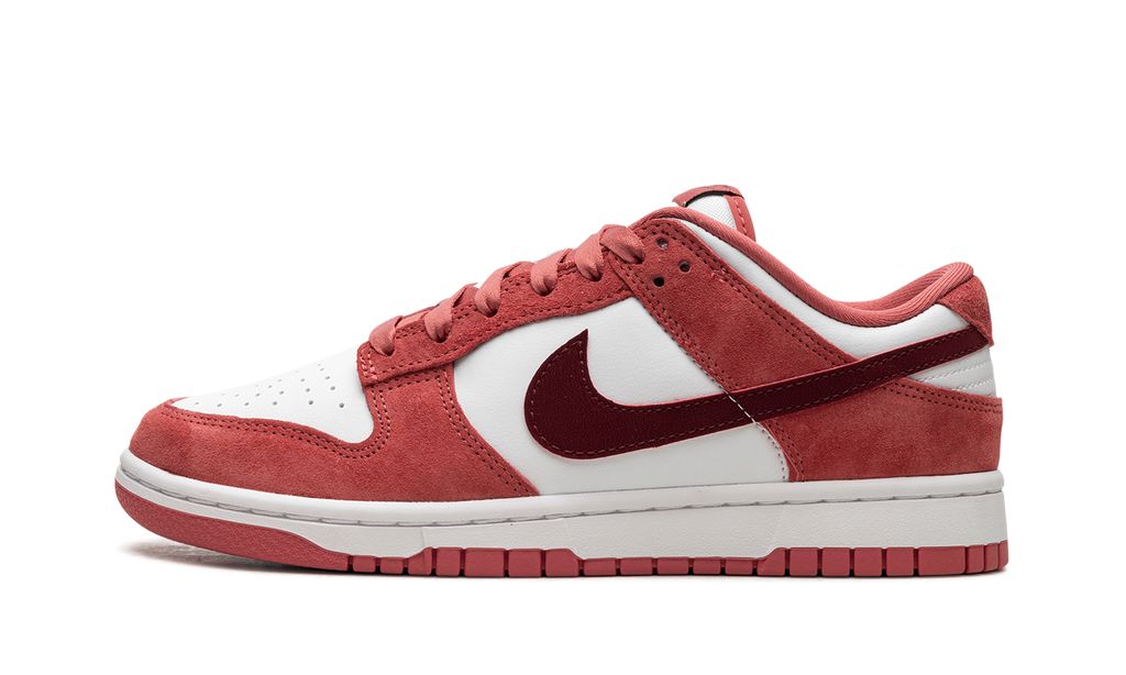 NK SB Dunk Low Valentines Day (2024)