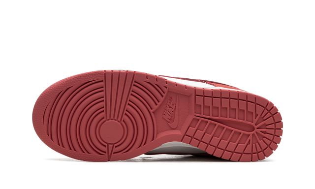 NK SB Dunk Low Valentines Day (2024)