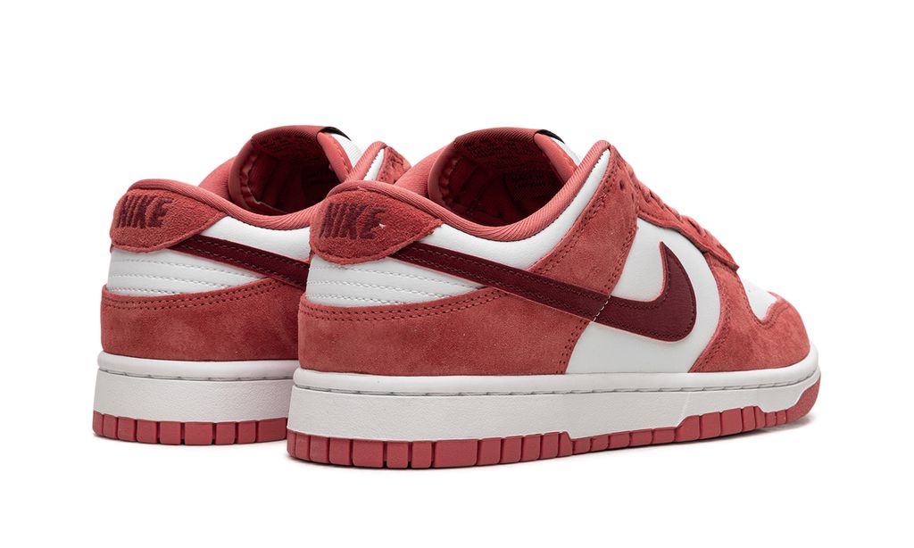 NK SB Dunk Low Valentines Day (2024)
