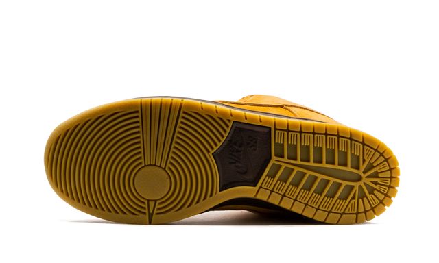 NK SB Dunk Low Wheat
