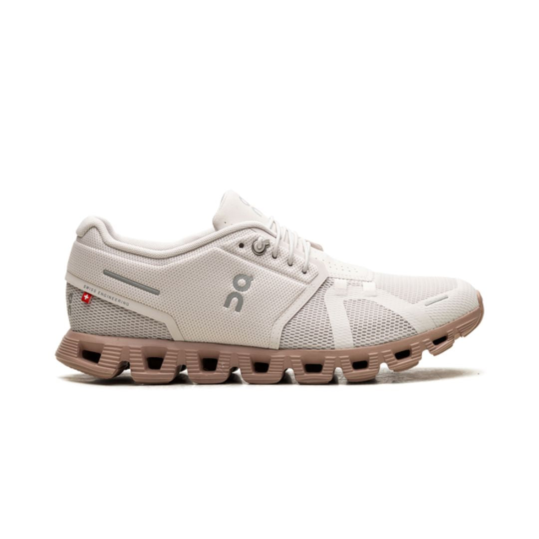 Sur un nuage sur 5 sable rose brun
