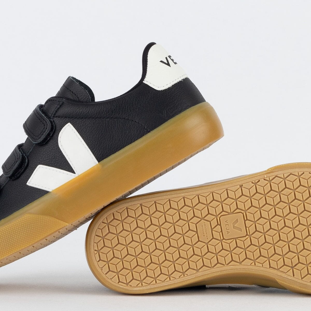 Chaussures V en cuir sans chrome avec logo noir et blanc