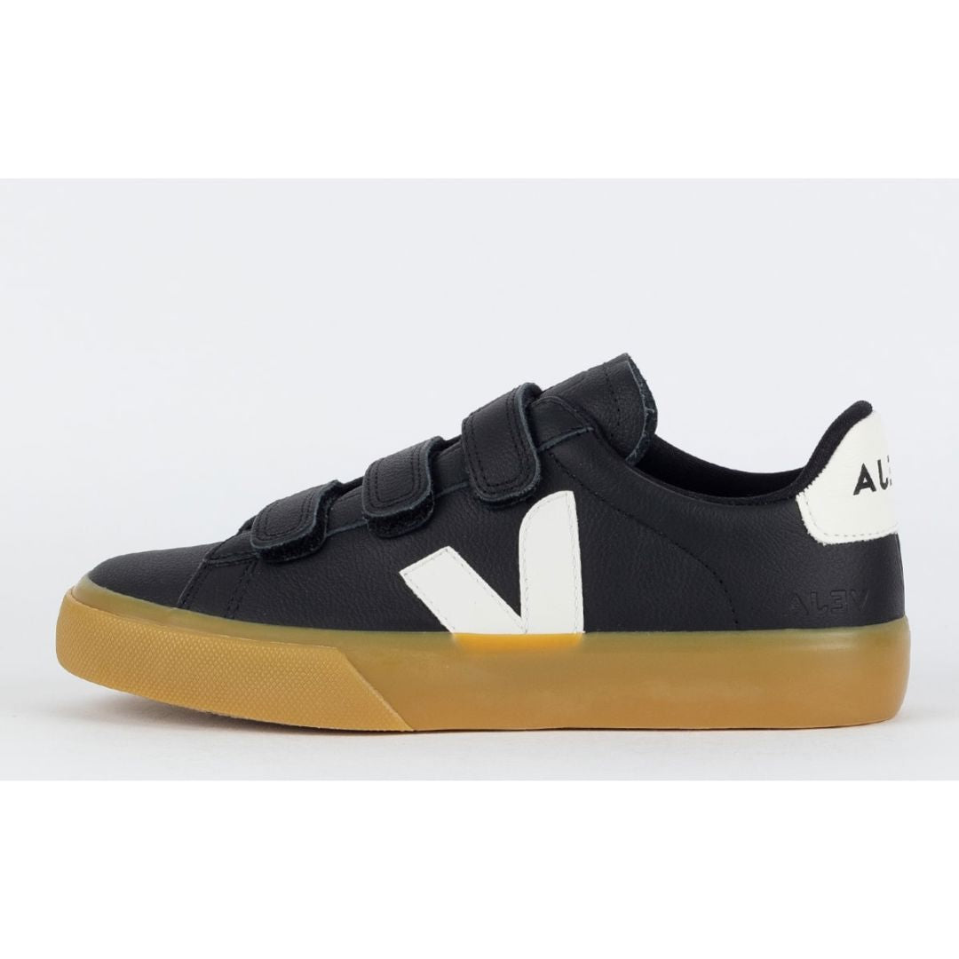 Chaussures V en cuir sans chrome avec logo noir et blanc