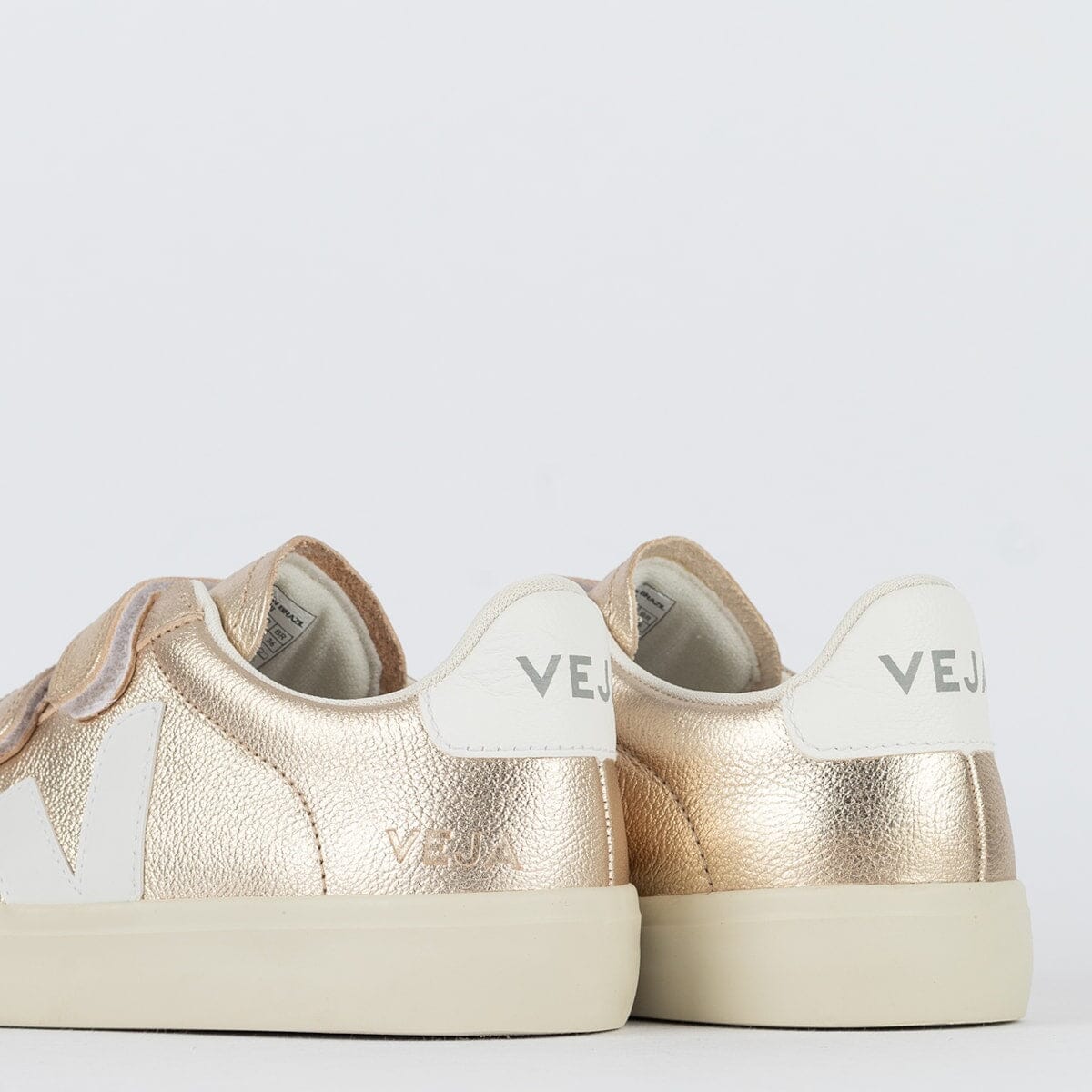 Chaussures V en cuir sans chrome avec logo blanc platine