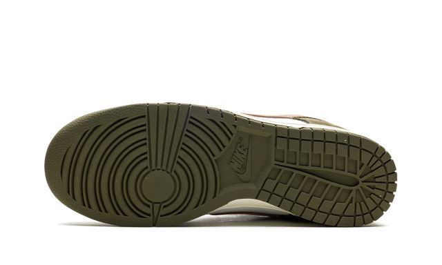 NK Dunk Low Premium Medium Olive Hanf 