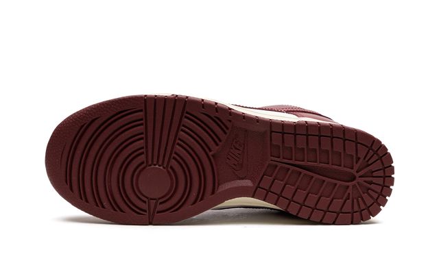NK Dunk Low PRM Vintage Team Red
