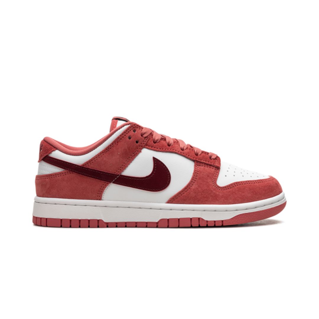 NK SB Dunk Low Saint-Valentin (2024) 