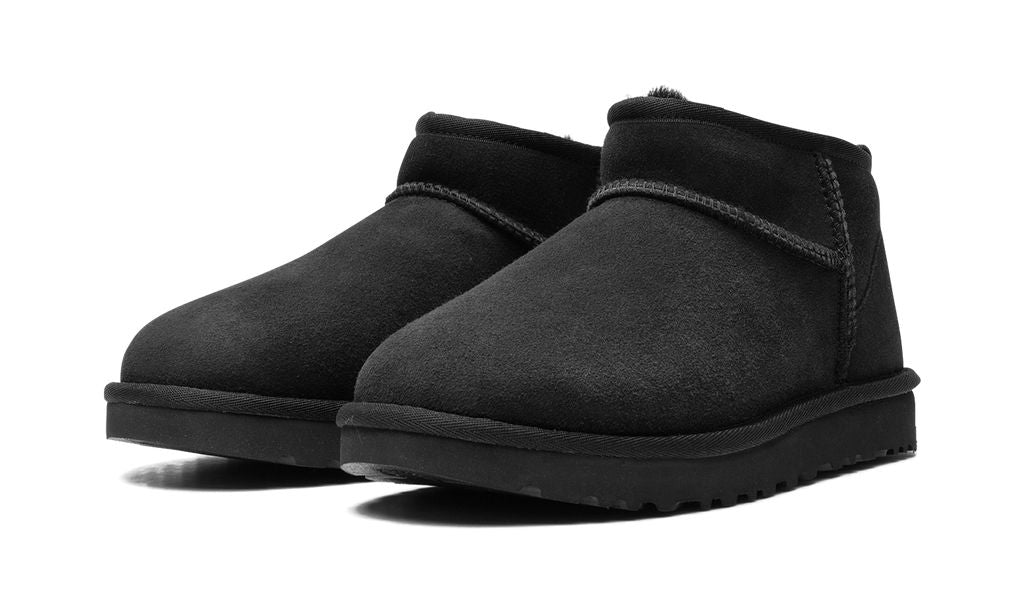 UGG CLASSICS ULTRA MINI FEMME « Triple Black »